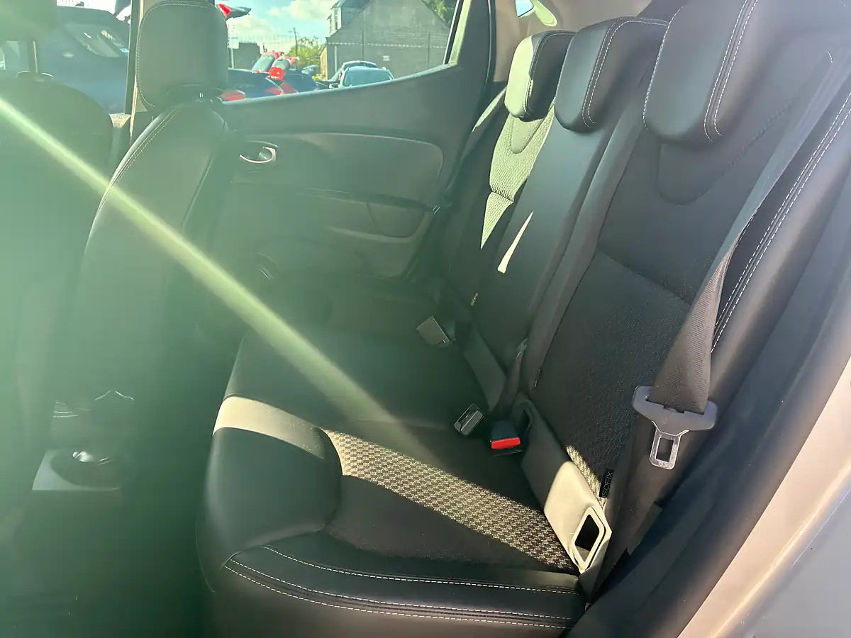 Used 2019 Renault Clio GT Line Silver - Interior and Exterior details 20
