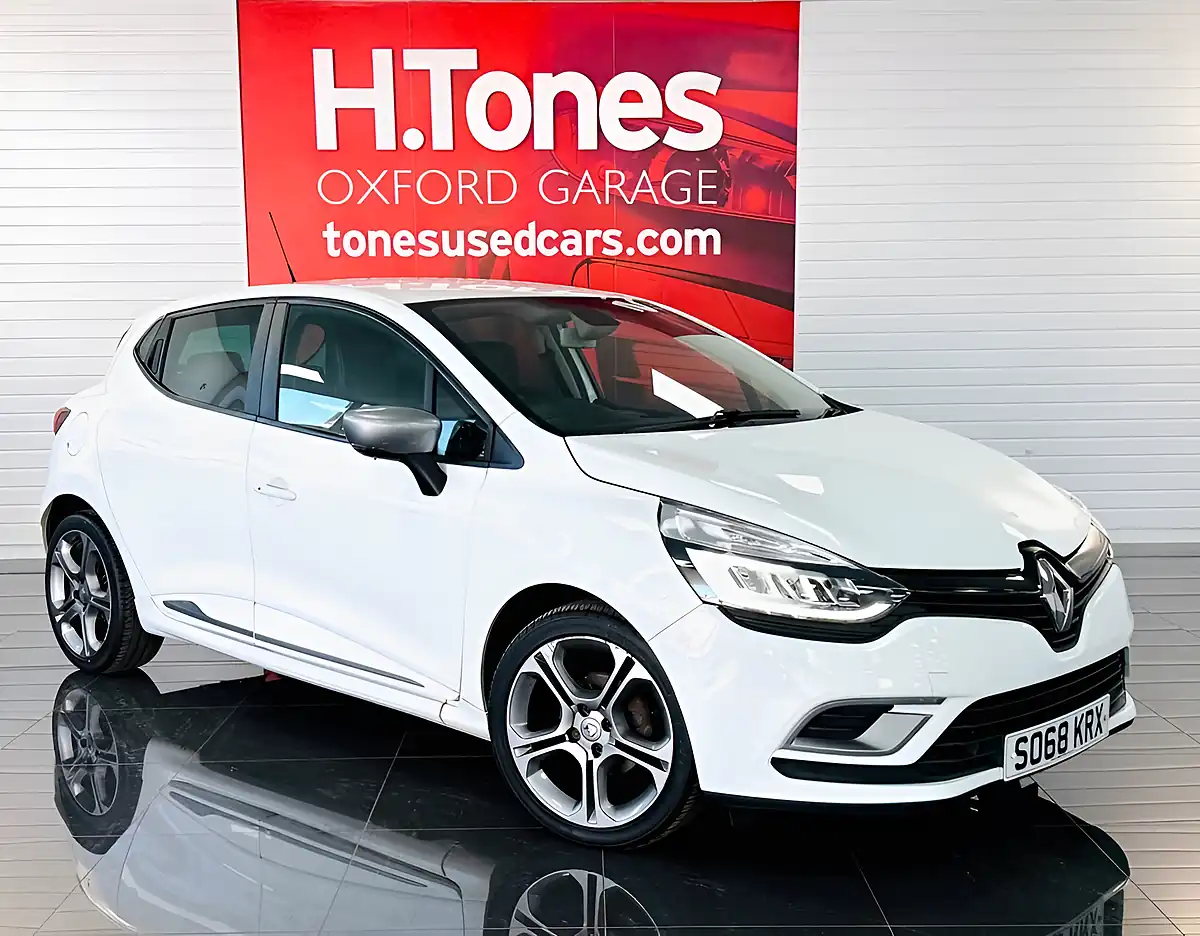 Used 2019 Renault Clio GT Line White - Front View