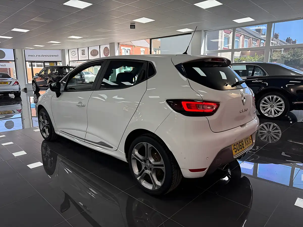 Used 2019 Renault Clio GT Line White - Interior and Exterior details 12