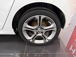 Used 2019 Renault Clio GT Line White - Interior and Exterior details 13