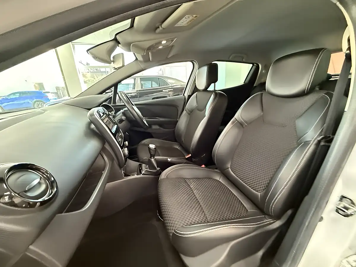 Used 2019 Renault Clio GT Line White - Interior and Exterior details 16