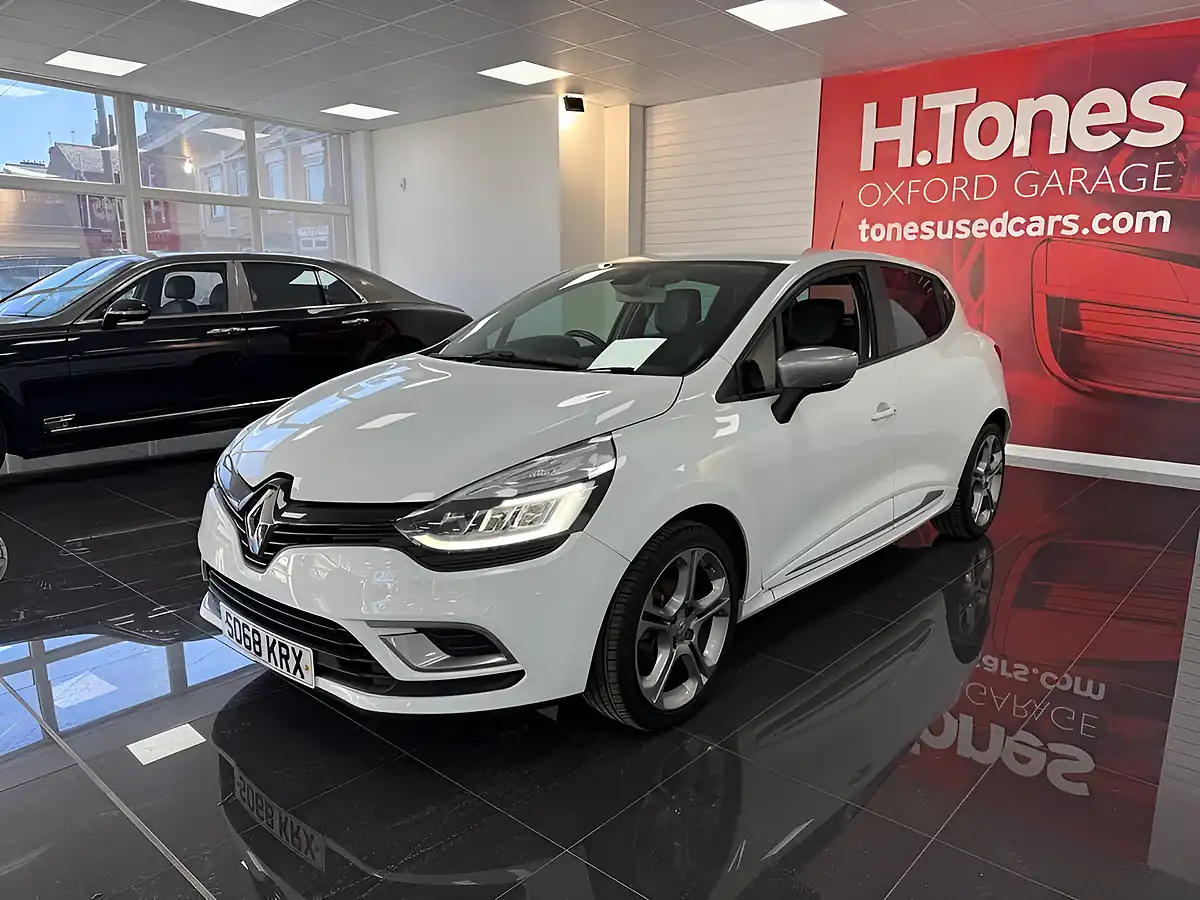 Used 2019 Renault Clio GT Line White - Interior and Exterior details 20
