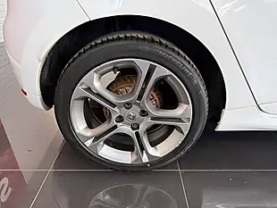 Used 2019 Renault Clio GT Line White - Interior and Exterior details 3