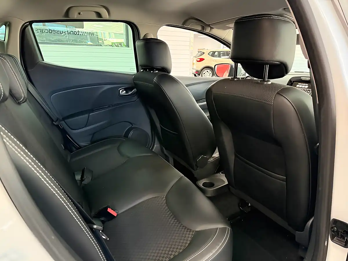 Used 2019 Renault Clio GT Line White - Interior and Exterior details 4