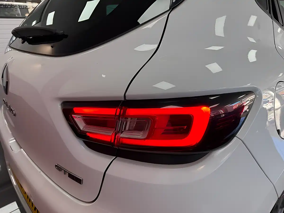 Used 2019 Renault Clio GT Line White - Interior and Exterior details 7