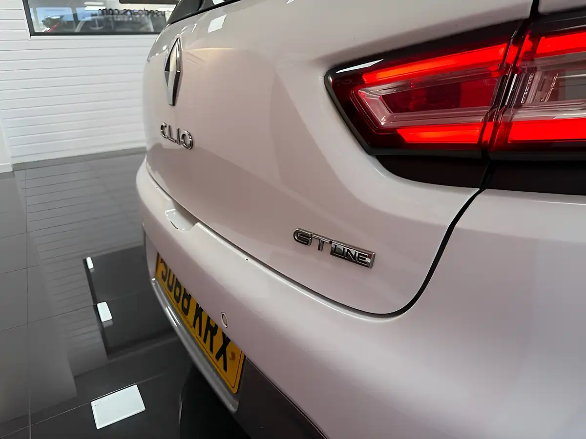 Used 2019 Renault Clio GT Line White - Interior and Exterior details 8