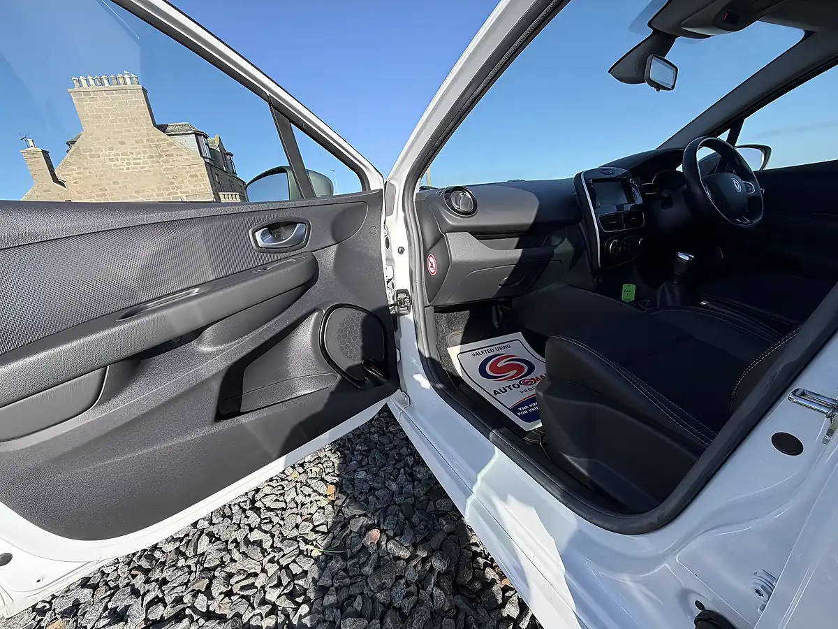 Used 2019 Renault Clio GT Line White - Interior and Exterior details 14