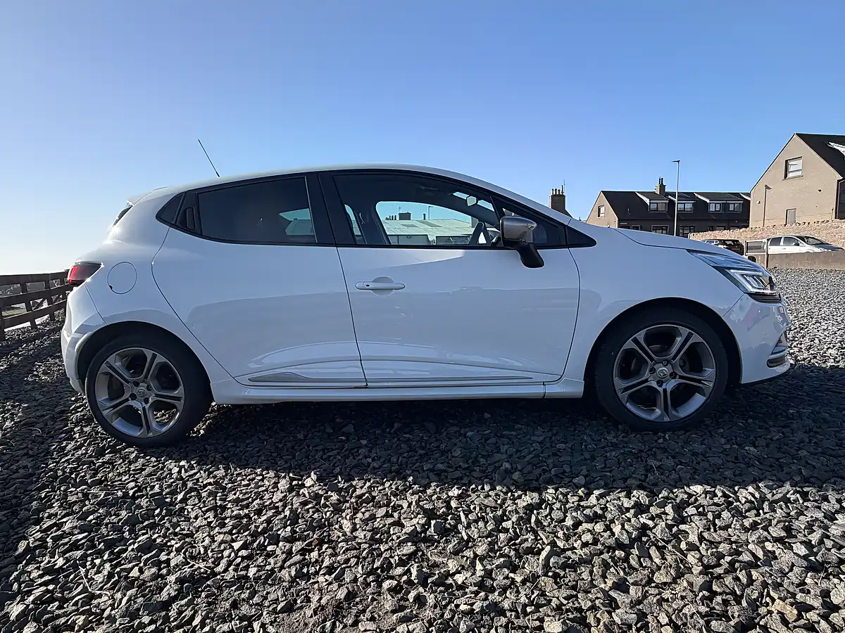 Used 2019 Renault Clio GT Line White - Interior and Exterior details 4