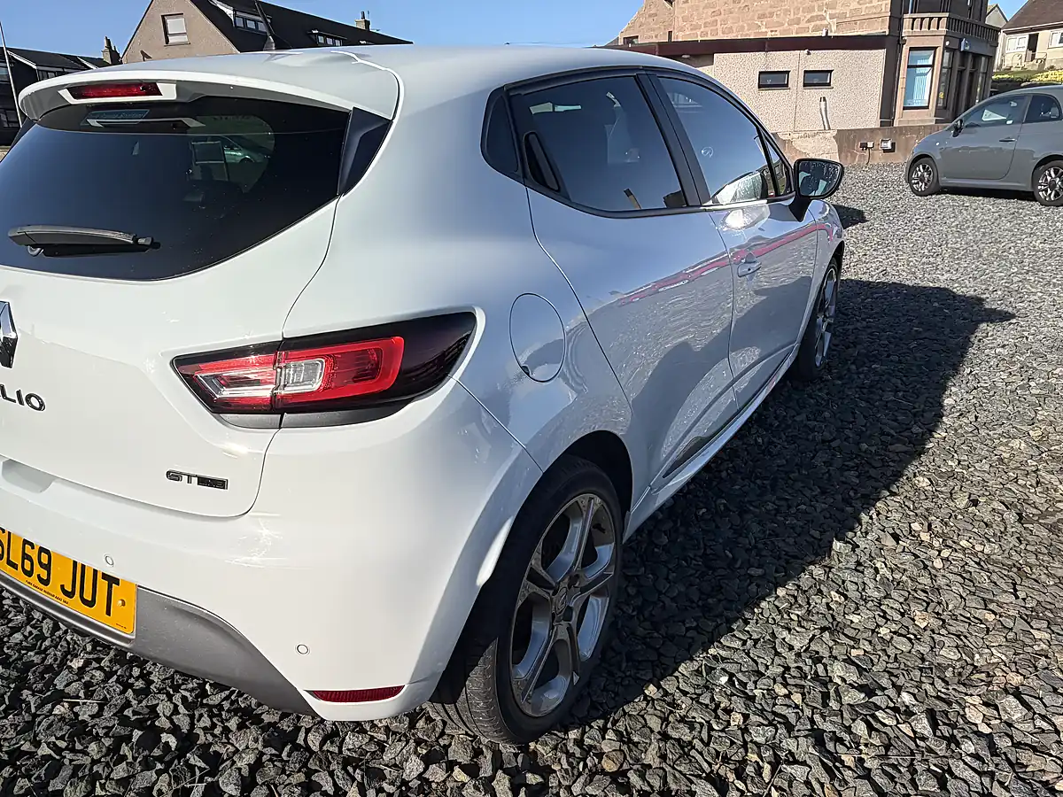 Used 2019 Renault Clio GT Line White - Interior and Exterior details 5