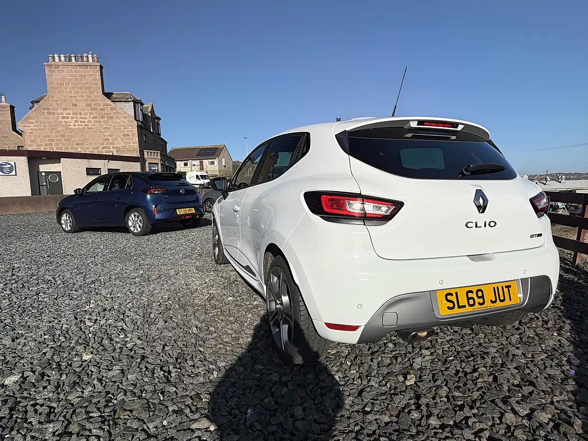 Used 2019 Renault Clio GT Line White - Interior and Exterior details 7