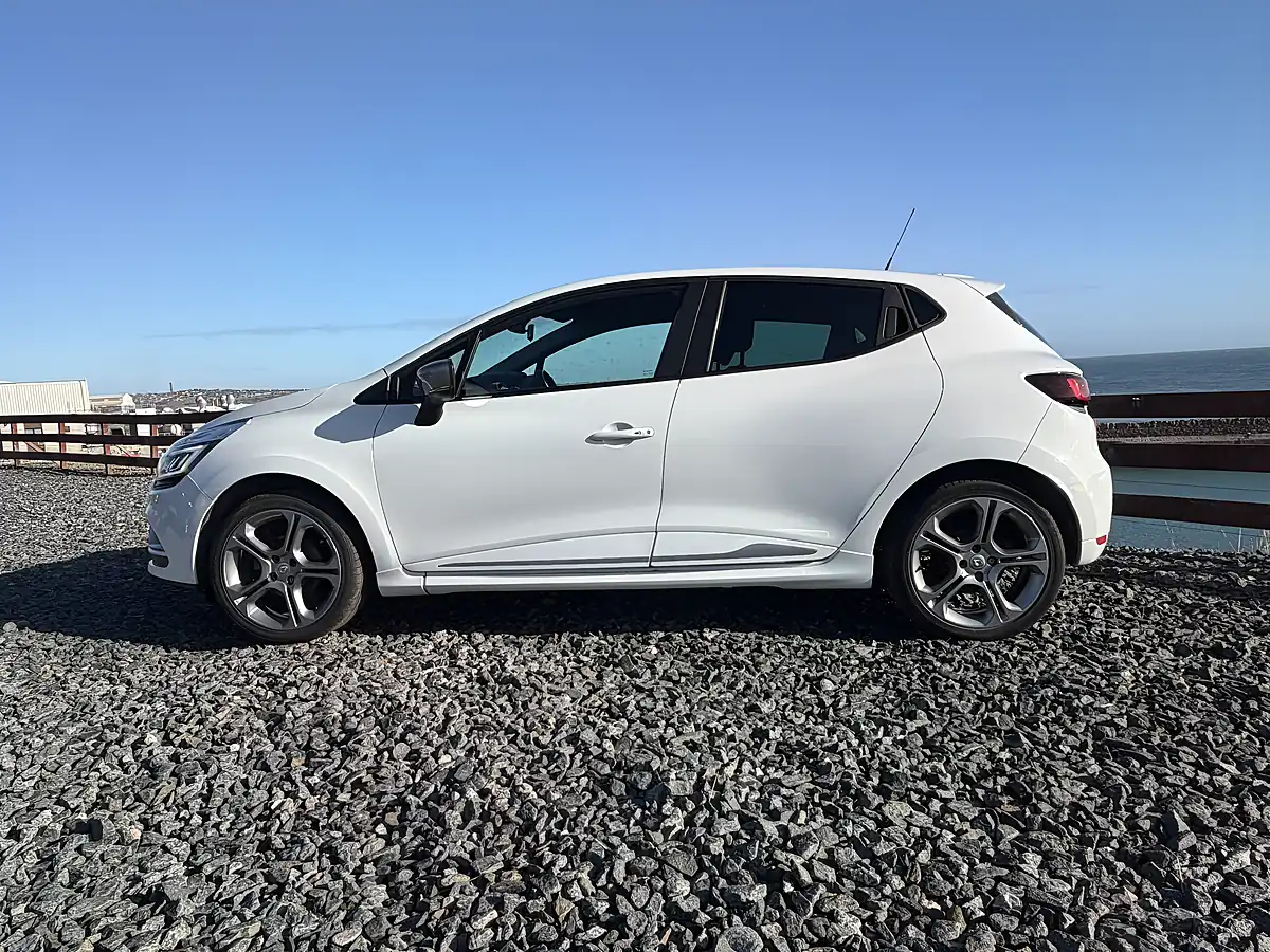 Used 2019 Renault Clio GT Line White - Interior and Exterior details 8