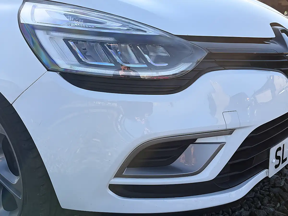 Used 2019 Renault Clio GT Line White - Interior and Exterior details 9