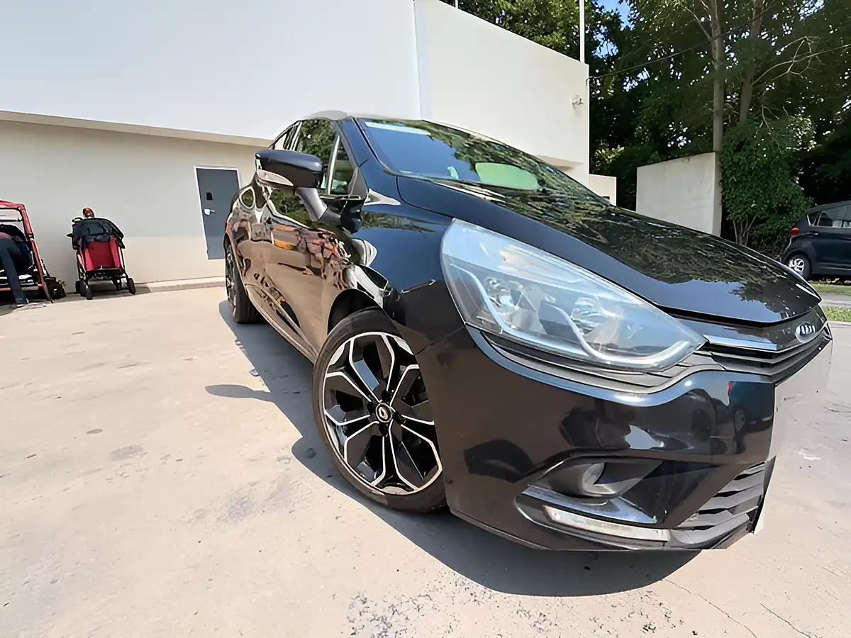 Used 2019 Renault Clio Iconic Black - Interior and Exterior details 10