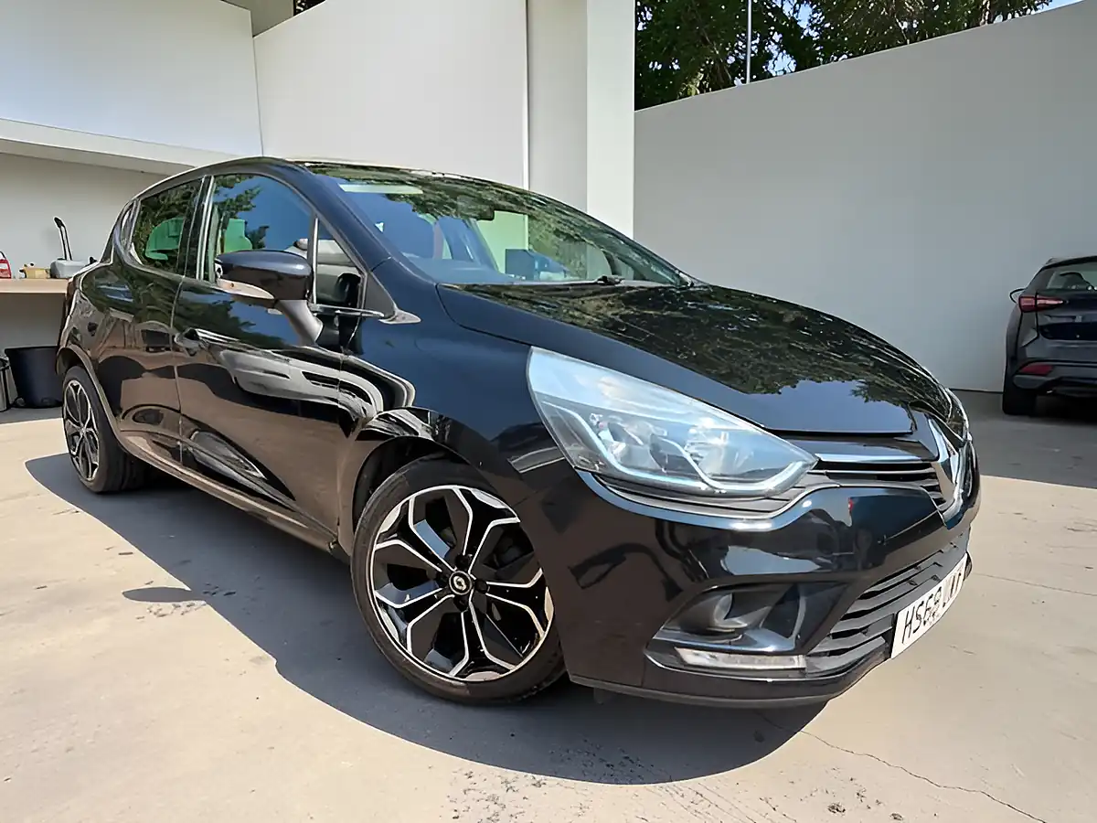 Used 2019 Renault Clio Iconic Black - Interior and Exterior details 3