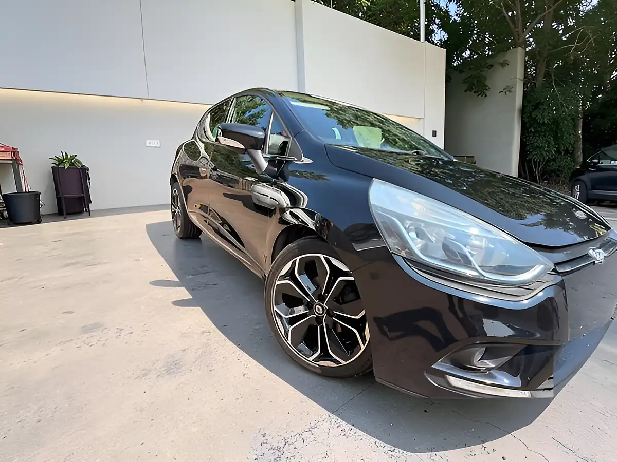 Used 2019 Renault Clio Iconic Black - Interior and Exterior details 5