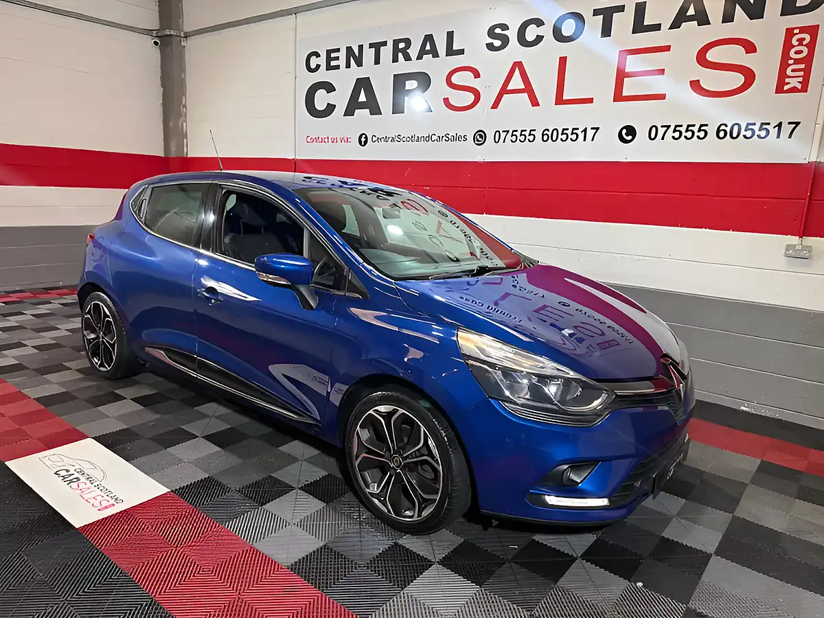 Used 2019 Renault Clio Iconic Blue - Front View