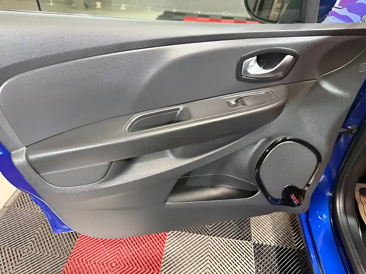 Used 2019 Renault Clio Iconic Blue - Interior and Exterior details 13