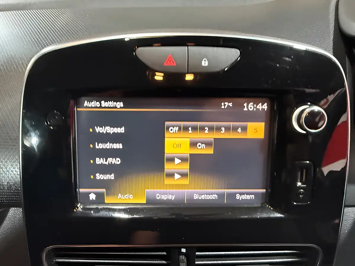 Used 2019 Renault Clio Iconic Blue - Interior and Exterior details 15