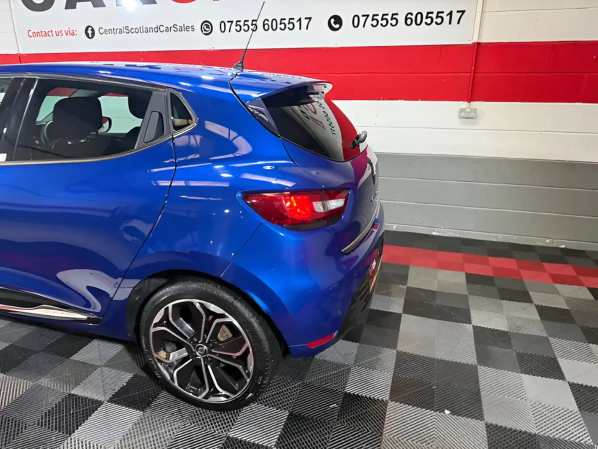Used 2019 Renault Clio Iconic Blue - Interior and Exterior details 18