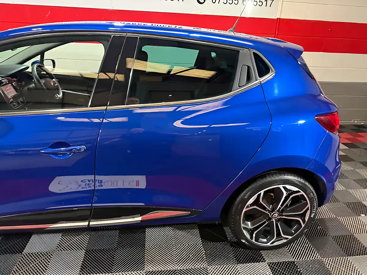 Used 2019 Renault Clio Iconic Blue - Interior and Exterior details 4