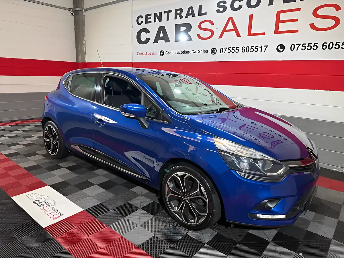 Used 2019 Renault Clio Iconic Blue - Interior and Exterior details 5
