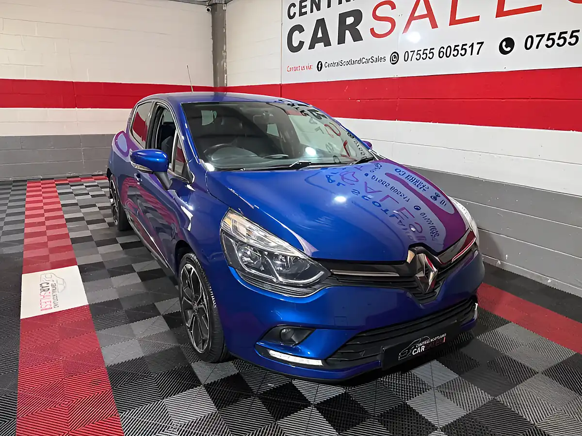 Used 2019 Renault Clio Iconic Blue - Interior and Exterior details 6