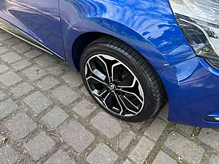 Used 2019 Renault Clio Iconic Blue - Interior and Exterior details 12