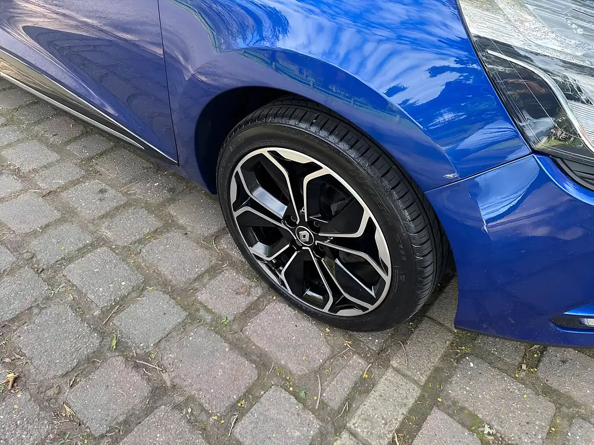 Used 2019 Renault Clio Iconic Blue - Interior and Exterior details 12
