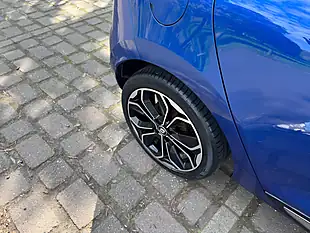 Used 2019 Renault Clio Iconic Blue - Interior and Exterior details 13