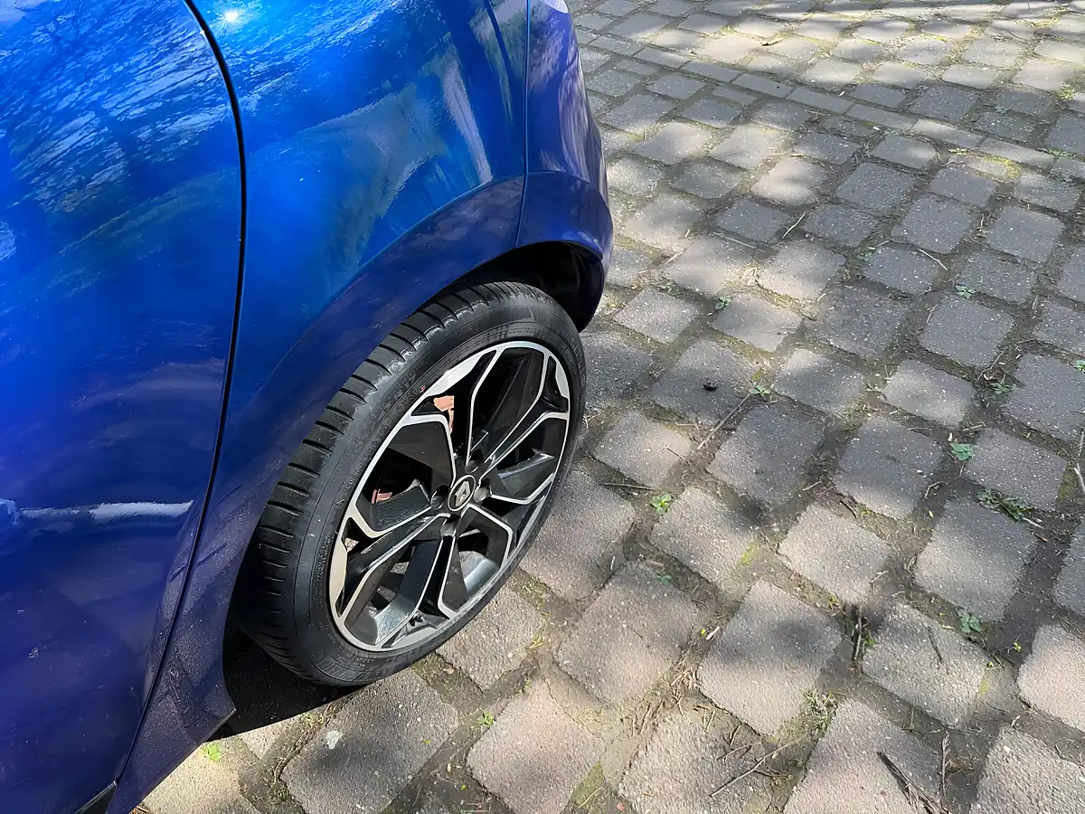 Used 2019 Renault Clio Iconic Blue - Interior and Exterior details 14