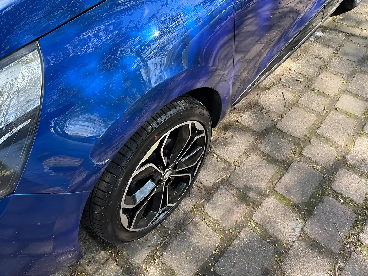 Used 2019 Renault Clio Iconic Blue - Interior and Exterior details 15