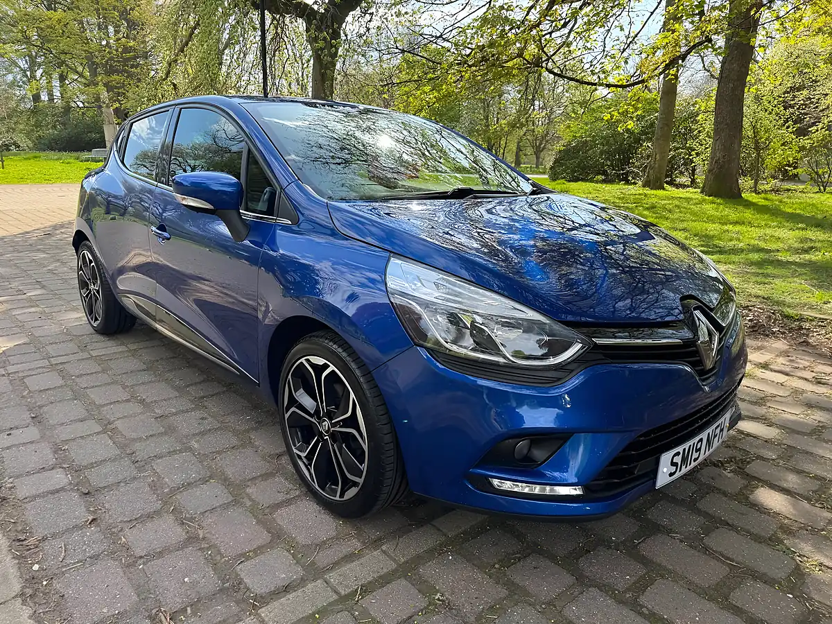 Used 2019 Renault Clio Iconic Blue - Interior and Exterior details 3