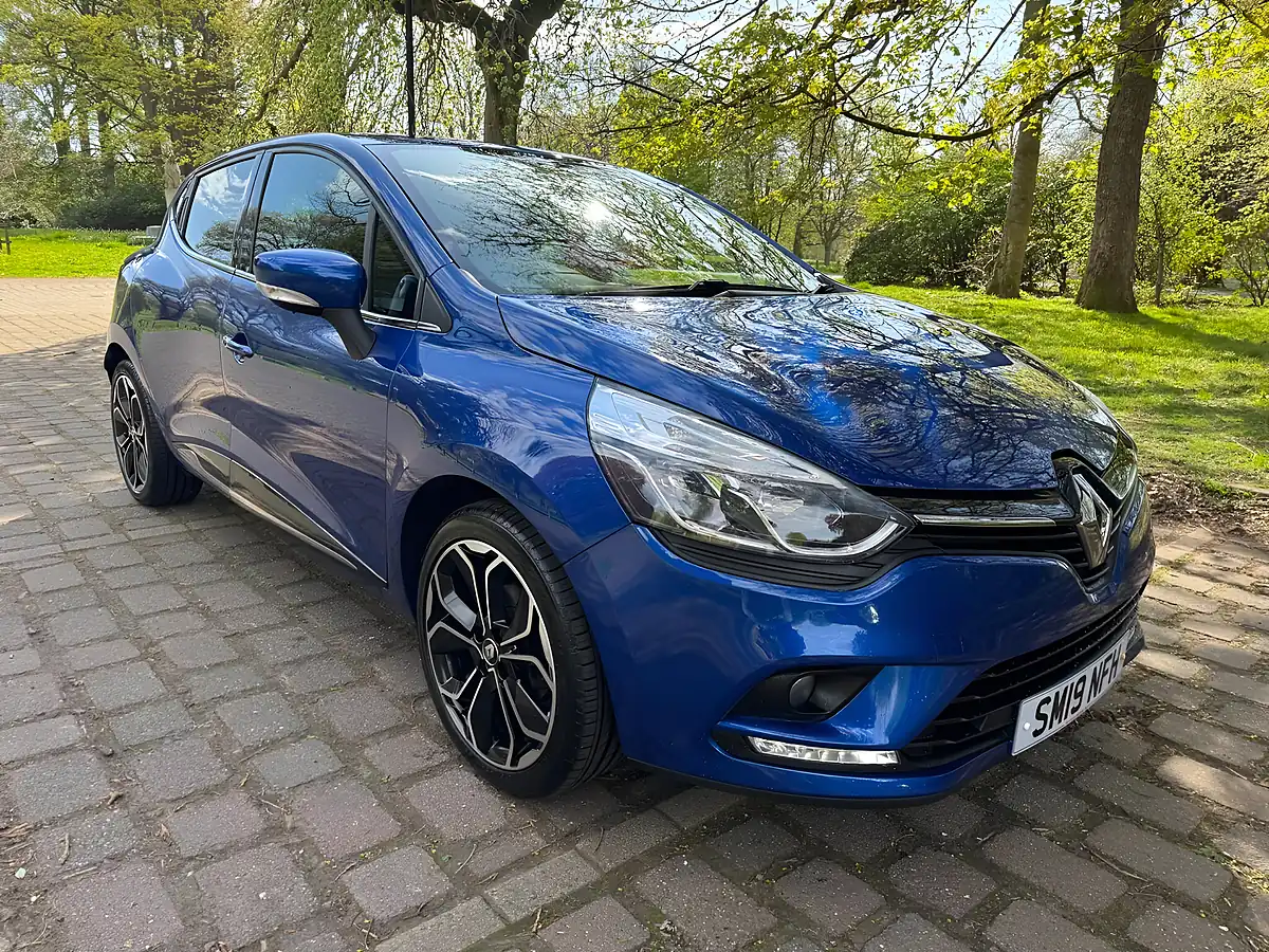 Used 2019 Renault Clio Iconic Blue - Interior and Exterior details 4