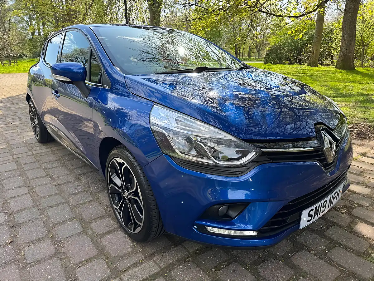 Used 2019 Renault Clio Iconic Blue - Interior and Exterior details 5