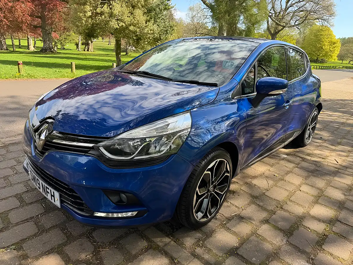 Used 2019 Renault Clio Iconic Blue - Interior and Exterior details 6