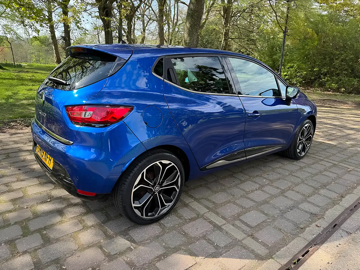 Used 2019 Renault Clio Iconic Blue - Interior and Exterior details 8