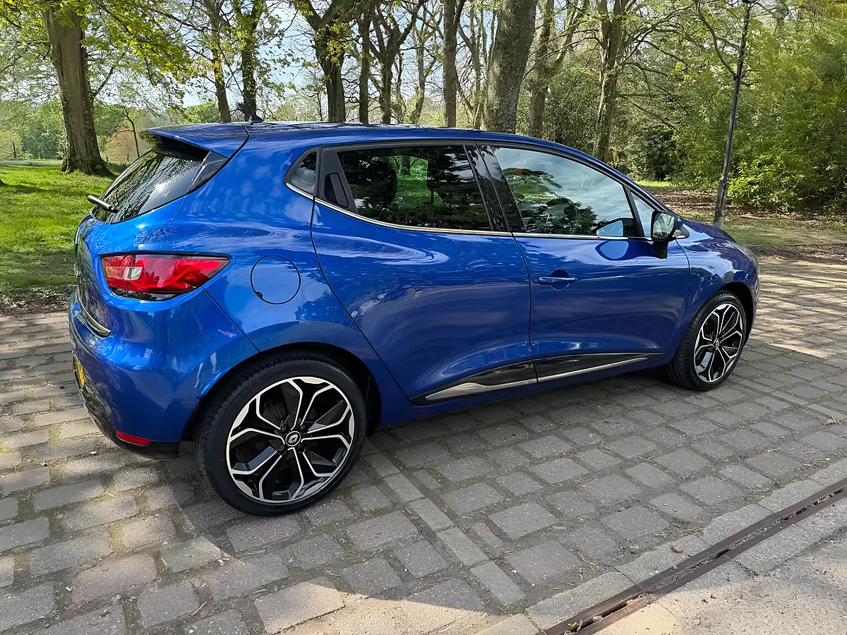 Used 2019 Renault Clio Iconic Blue - Interior and Exterior details 9