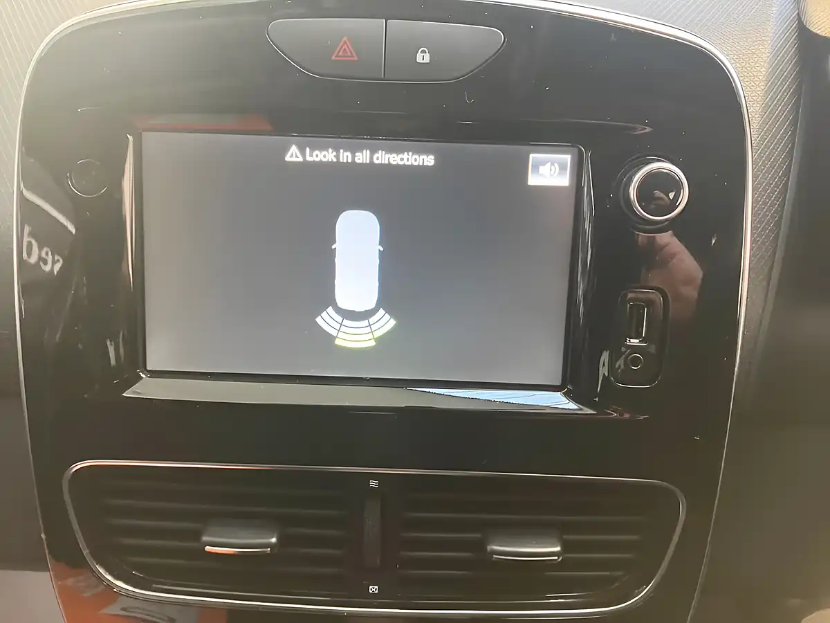 Used 2019 Renault Clio Iconic Diamond Black - Interior and Exterior details 15