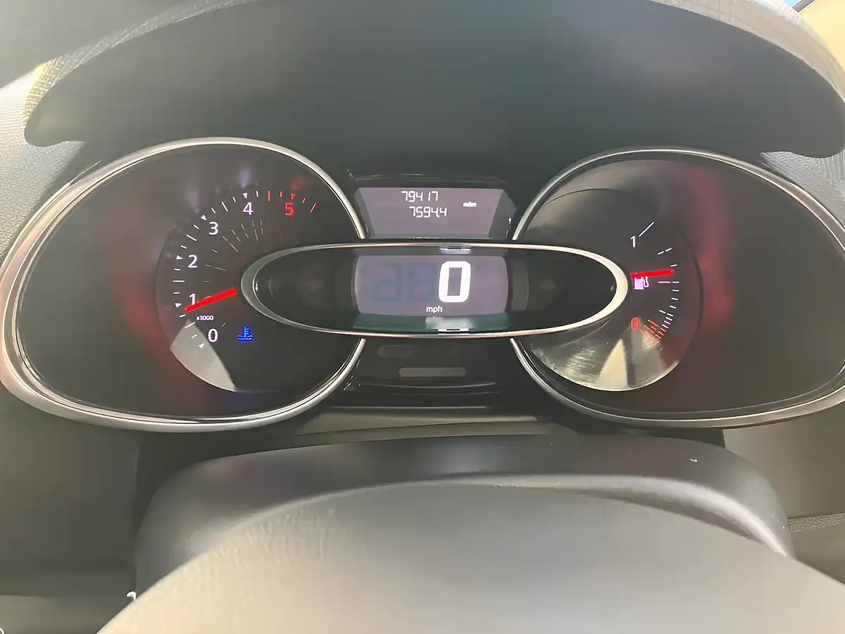 Used 2019 Renault Clio Iconic Diamond Black - Interior and Exterior details 17