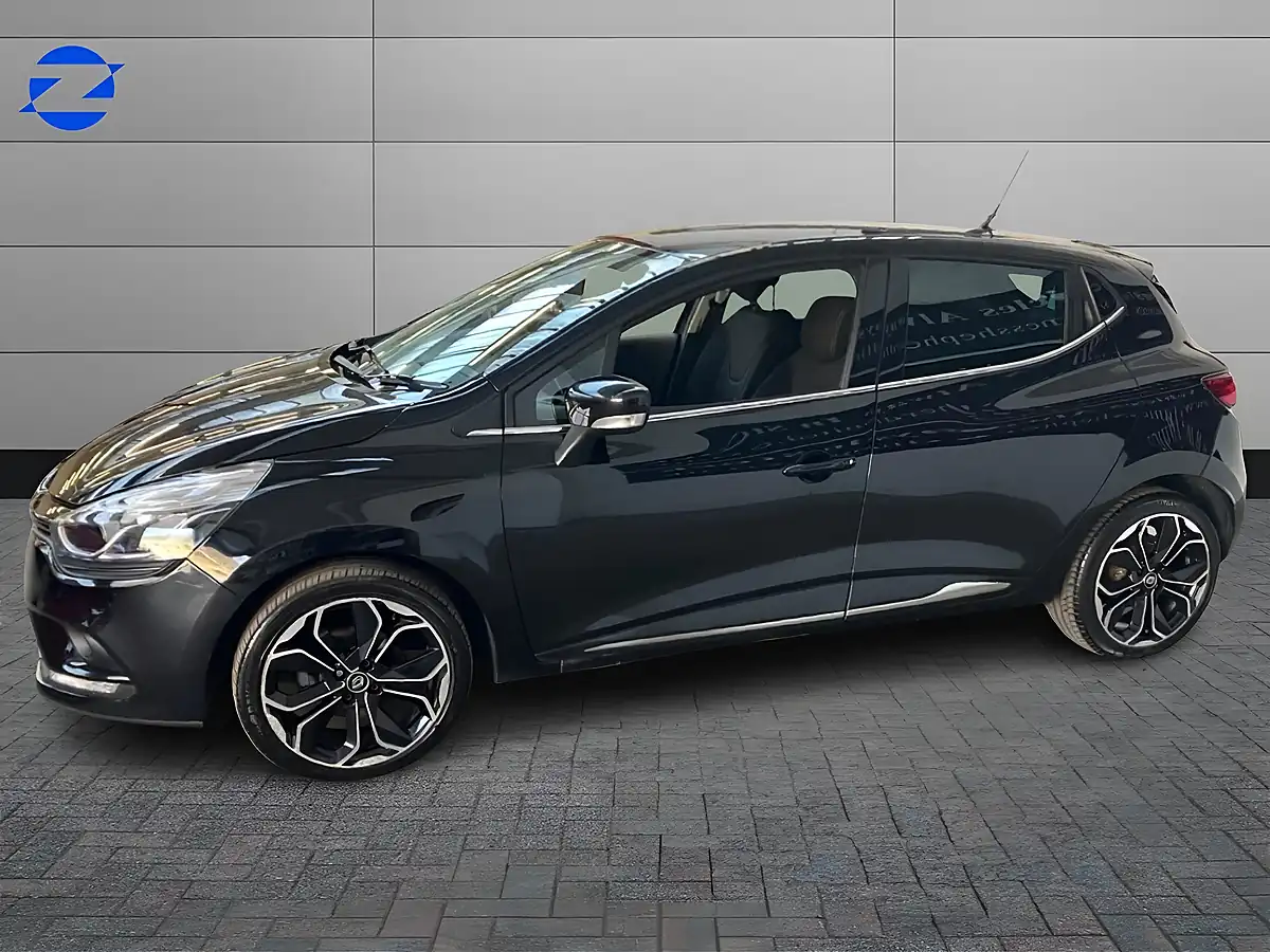 Used 2019 Renault Clio Iconic Diamond Black - Interior and Exterior details 3