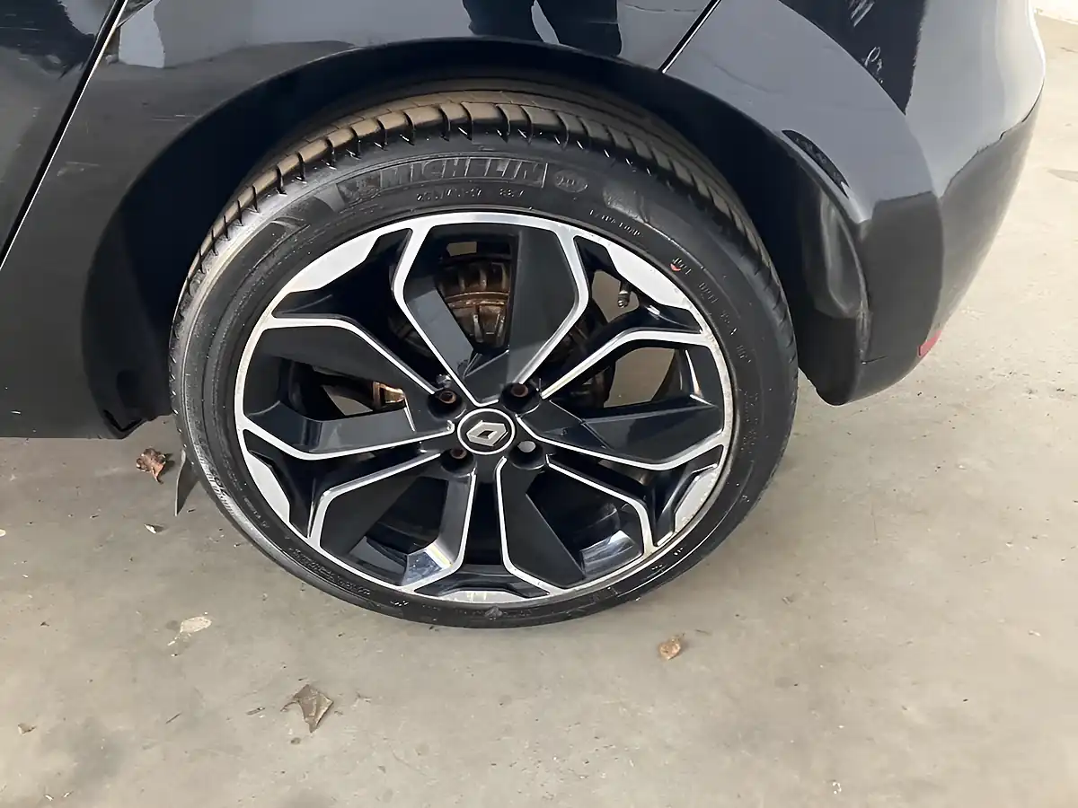 Used 2019 Renault Clio Iconic Diamond Black - Interior and Exterior details 9