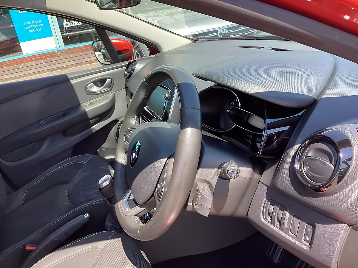 Used 2019 Renault Clio Iconic Flame Red - Interior and Exterior details 6