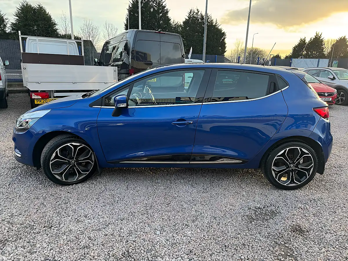 Used 2019 Renault Clio Iconic Iron Blue - Interior and Exterior details 10
