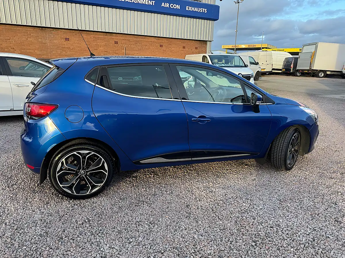 Used 2019 Renault Clio Iconic Iron Blue - Interior and Exterior details 3