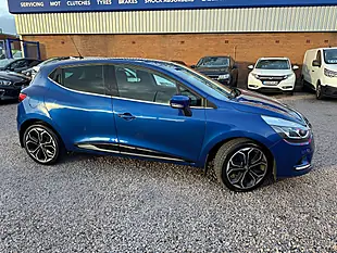 Used 2019 Renault Clio Iconic Iron Blue - Interior and Exterior details 4