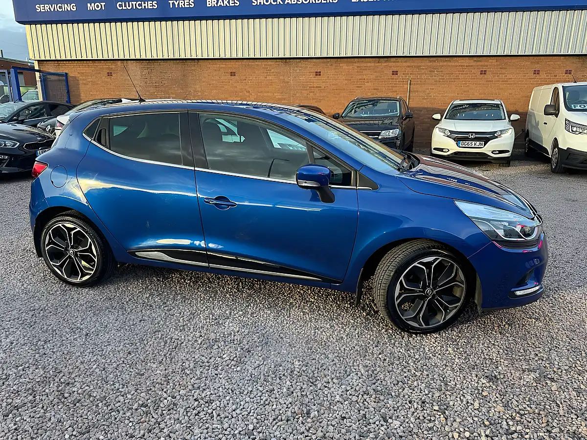 Used 2019 Renault Clio Iconic Iron Blue - Interior and Exterior details 4