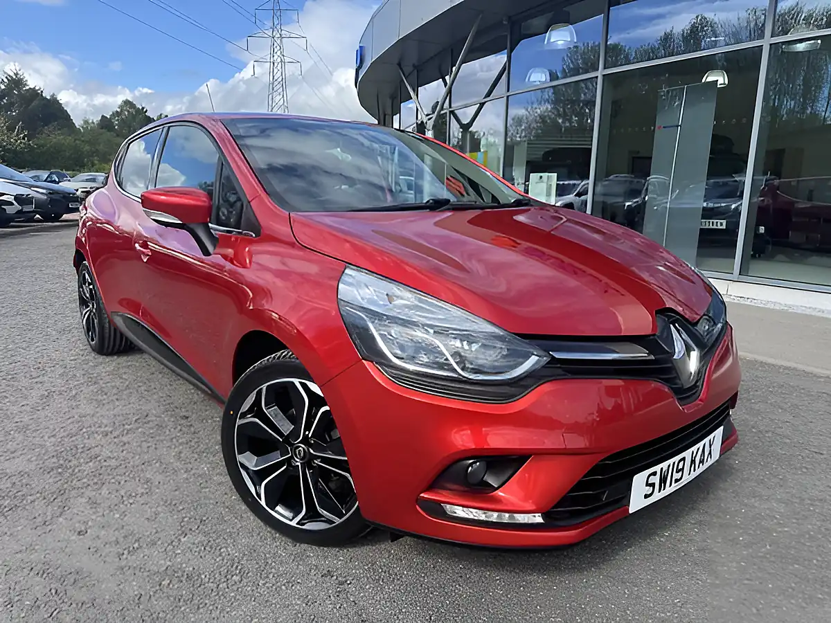 Used 2019 Renault Clio Iconic Red - Front View