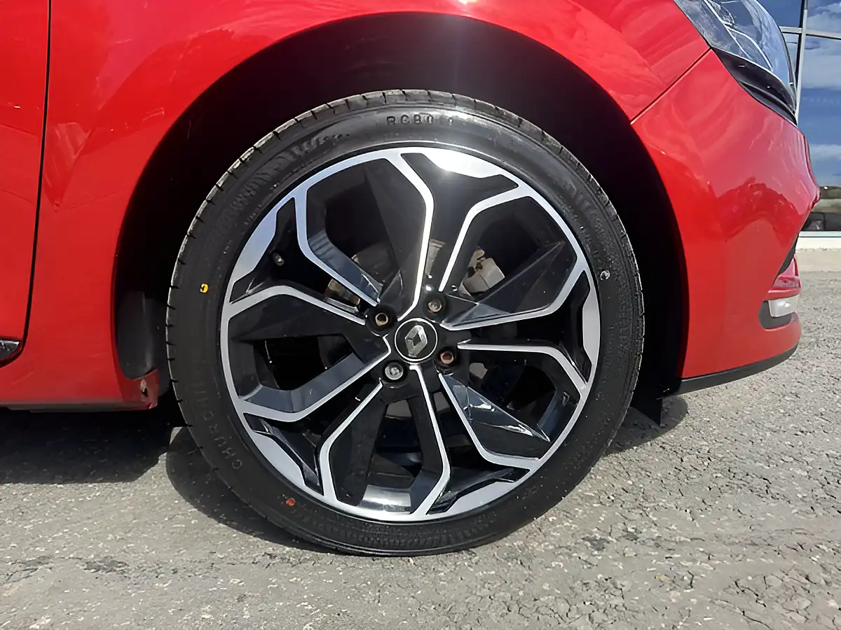 Used 2019 Renault Clio Iconic Red - Interior and Exterior details 10