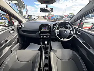 Used 2019 Renault Clio Iconic Red - Interior and Exterior details 11