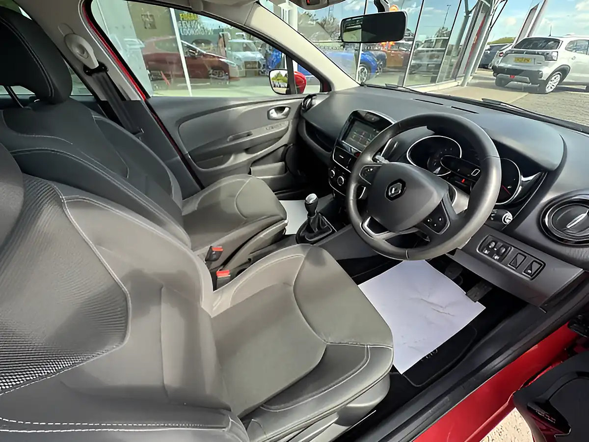 Used 2019 Renault Clio Iconic Red - Interior and Exterior details 12